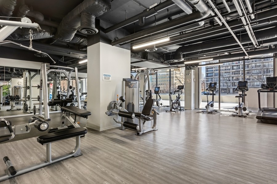 2020 N LINCOLN PARK WEST Unit: 25G