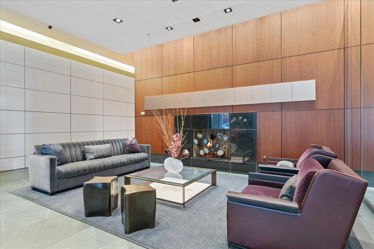 130 N GARLAND Court Unit: 3702