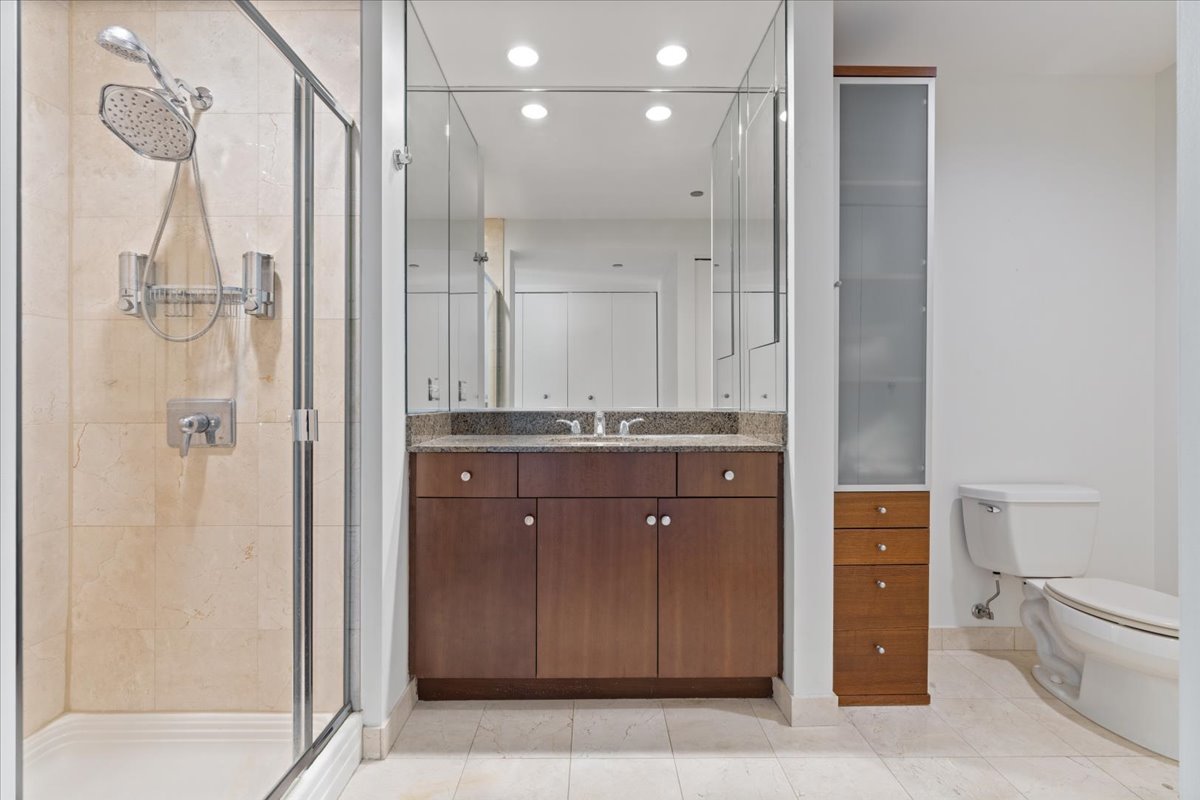 130 N GARLAND Court Unit: 3702