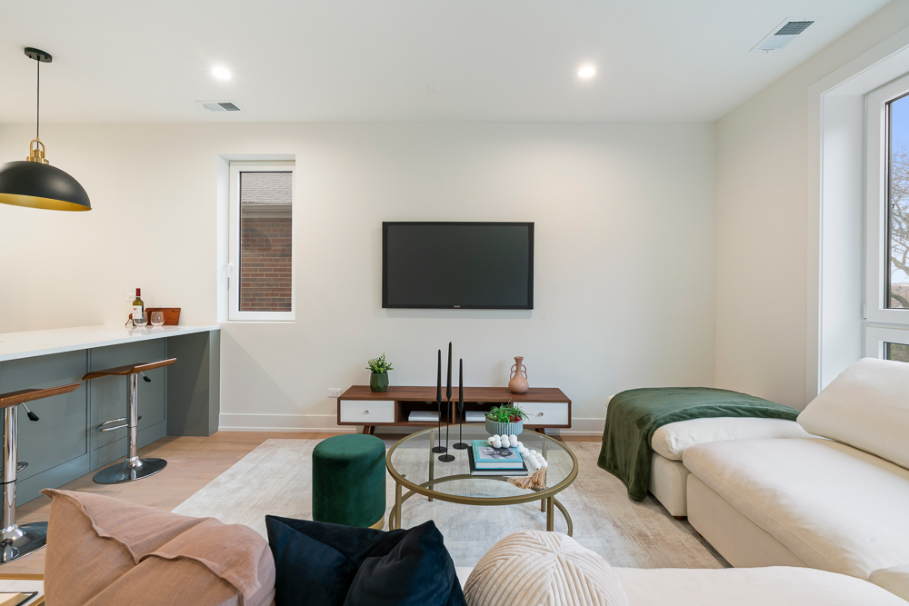 1107 W Vernon Park Place Unit: 2