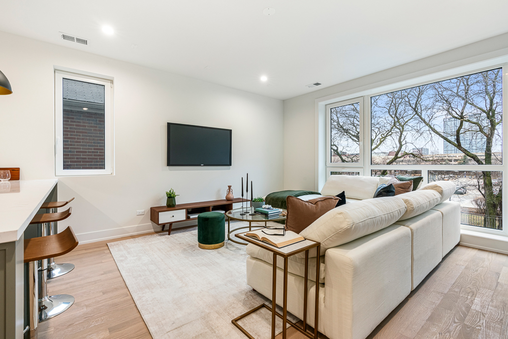 1107 W Vernon Park Place Unit: 2