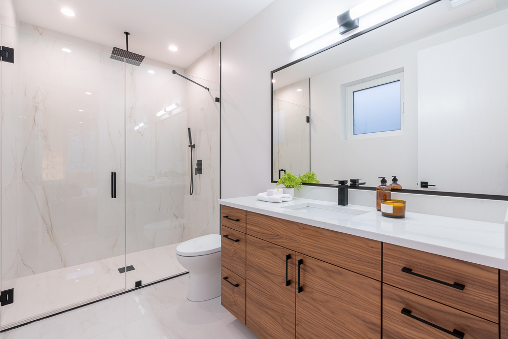 1107 W Vernon Park Place Unit: 2