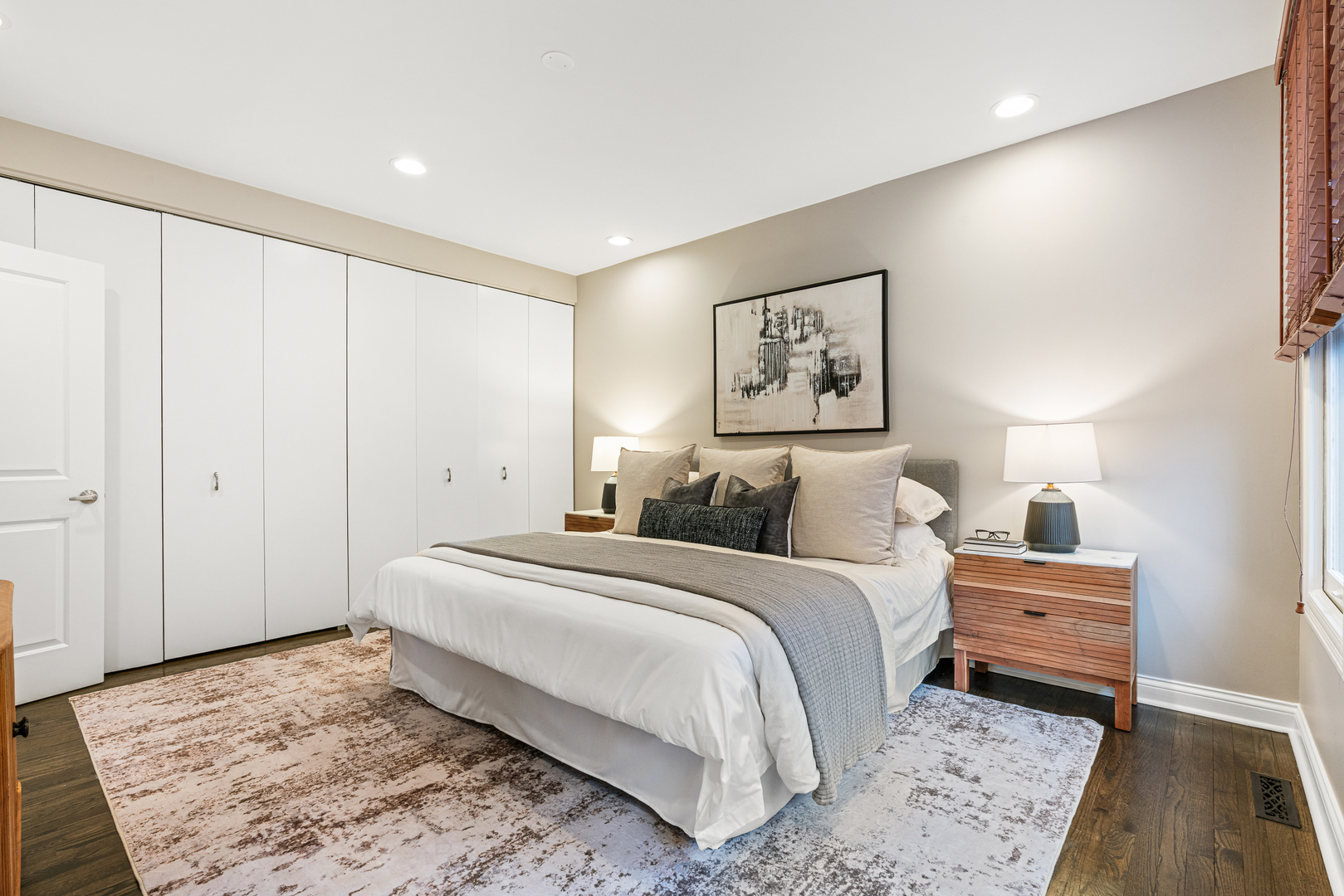 1954 N Seminary Avenue