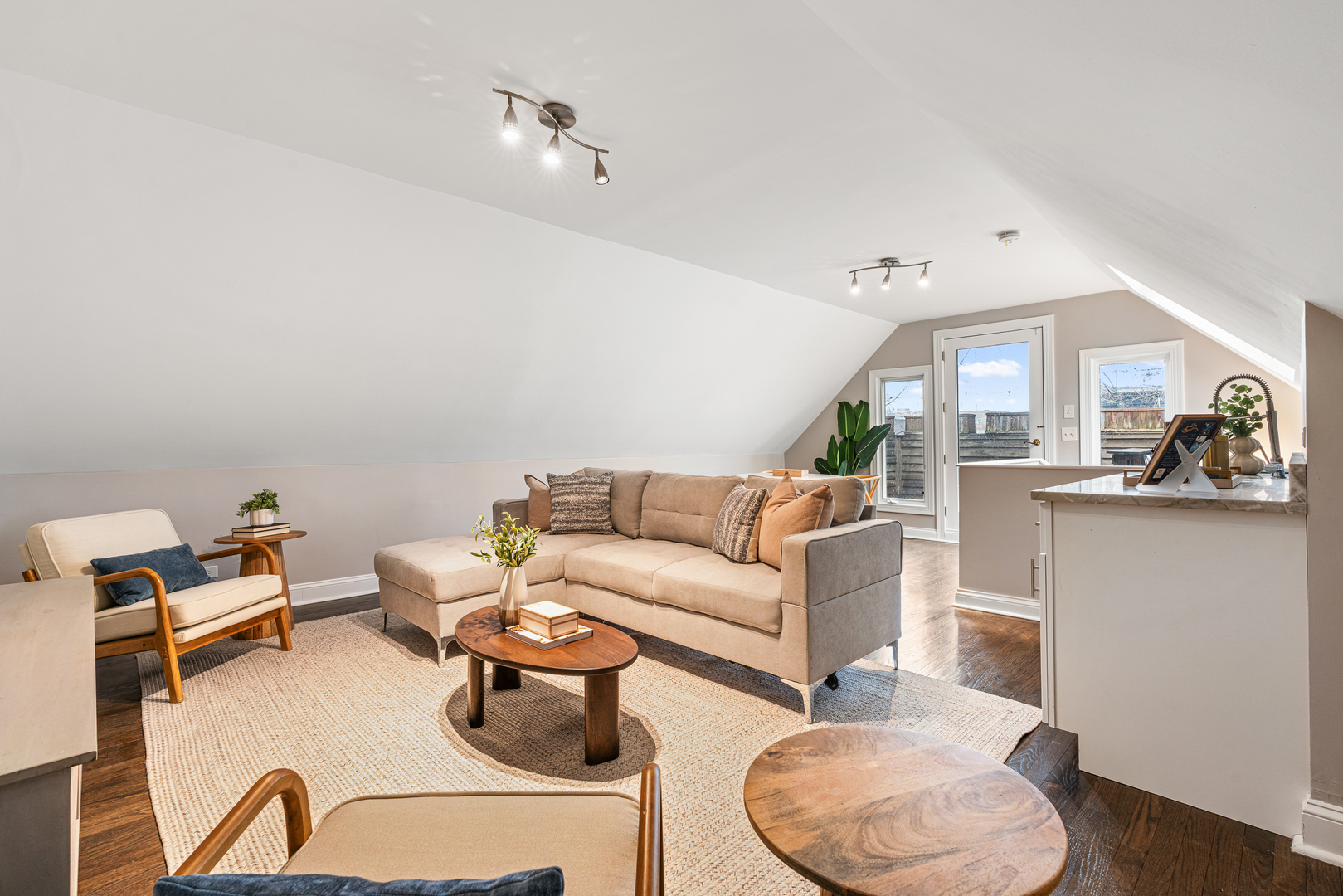 1954 N Seminary Avenue