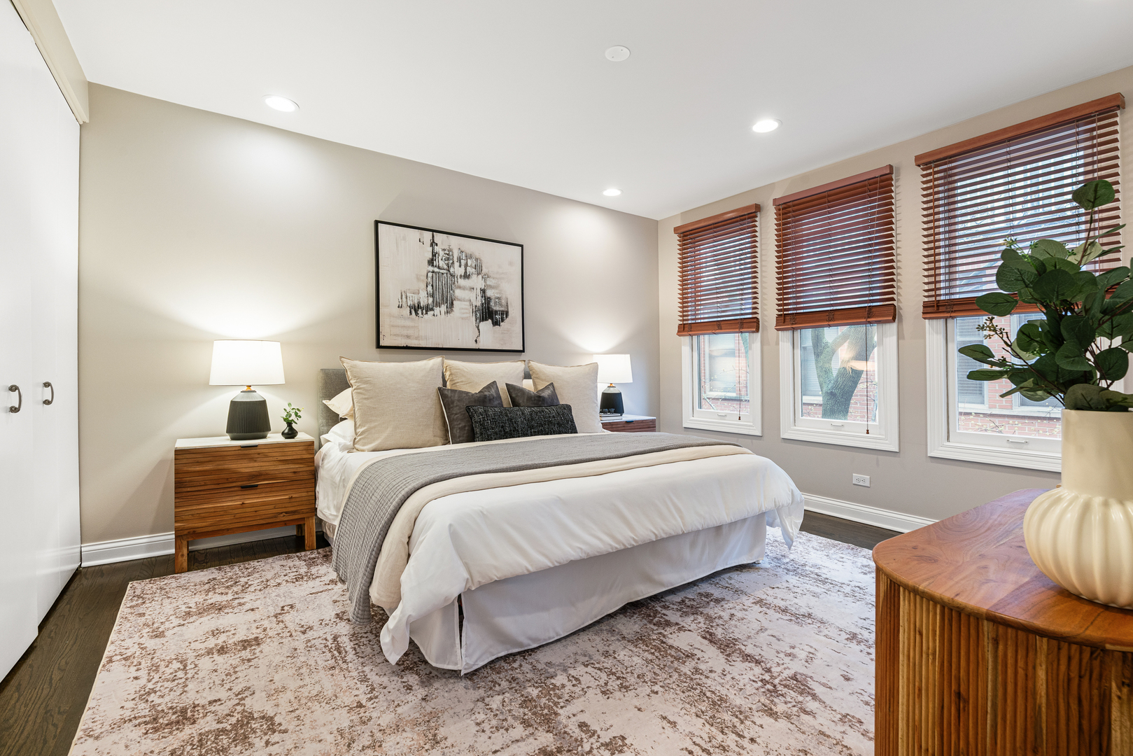 1954 N Seminary Avenue