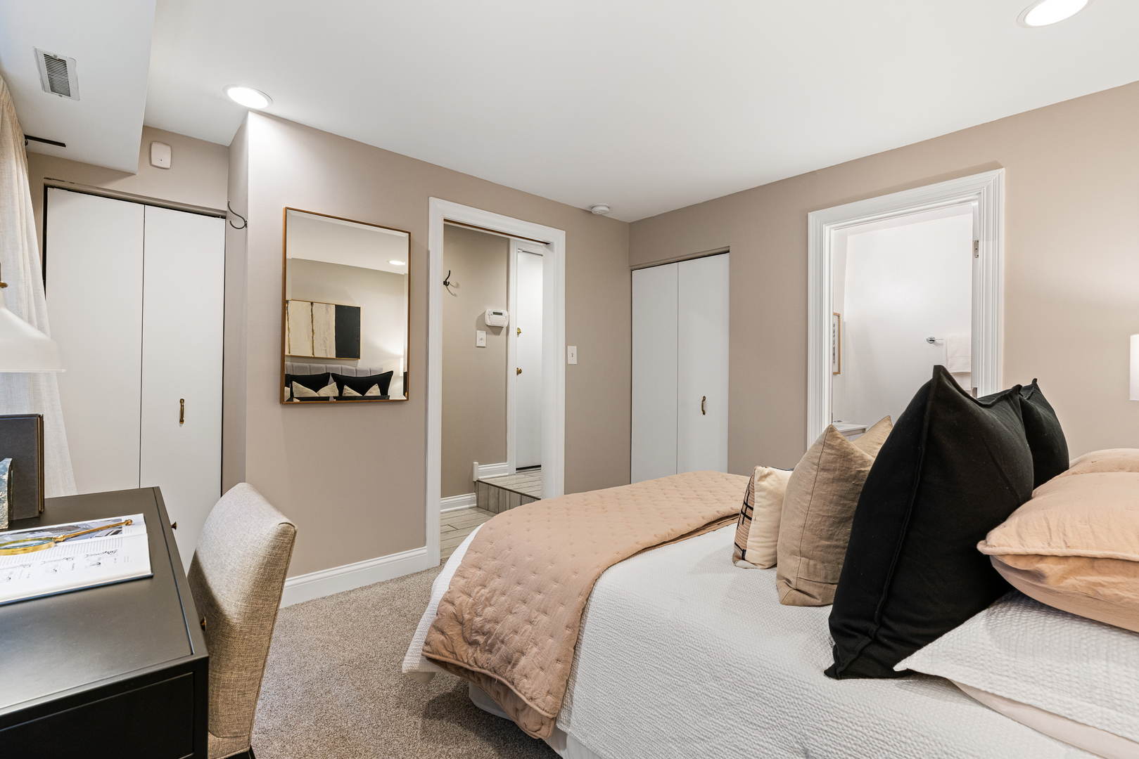 1954 N Seminary Avenue