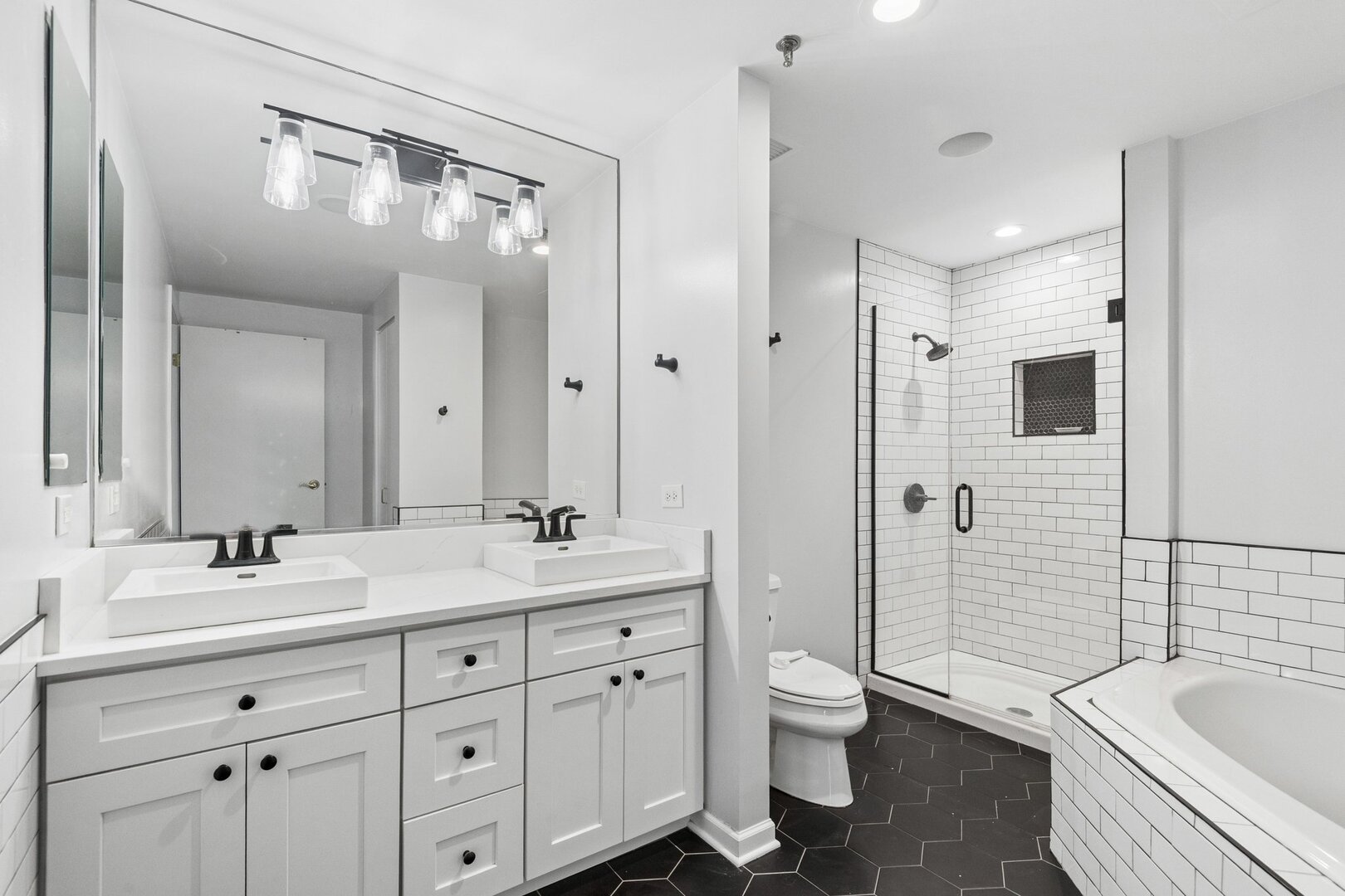 1515 S Prairie Avenue Unit: 914