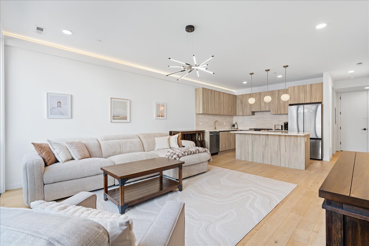 2611 W Haddon Avenue Unit: 2