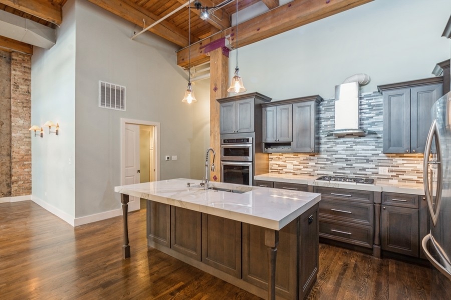 1727 S Indiana Avenue Unit: 105