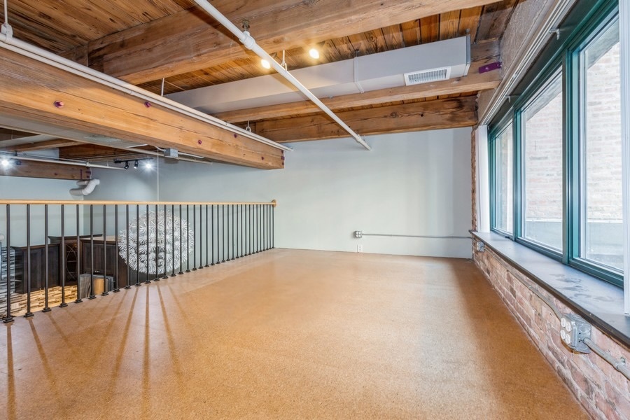 1727 S Indiana Avenue Unit: 105