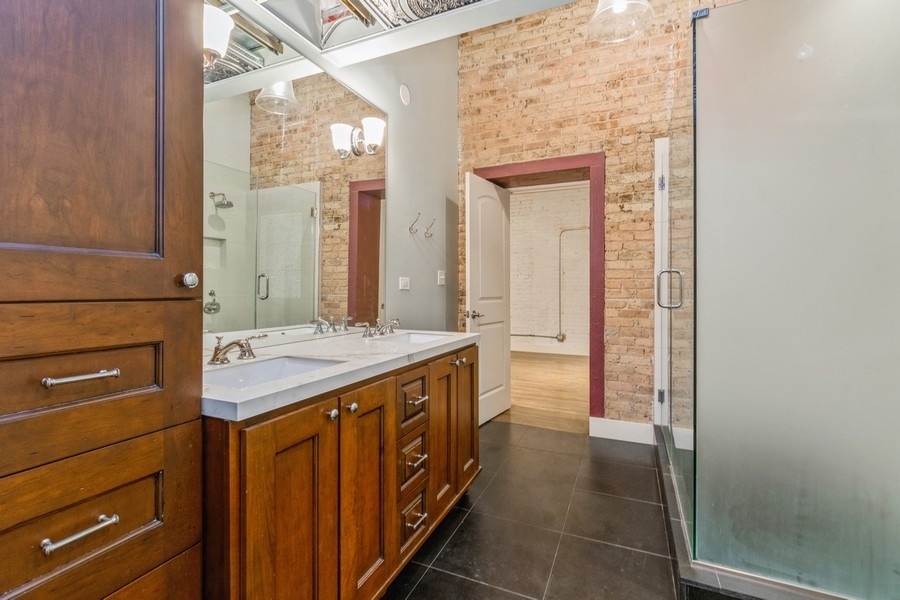 1727 S Indiana Avenue Unit: 105