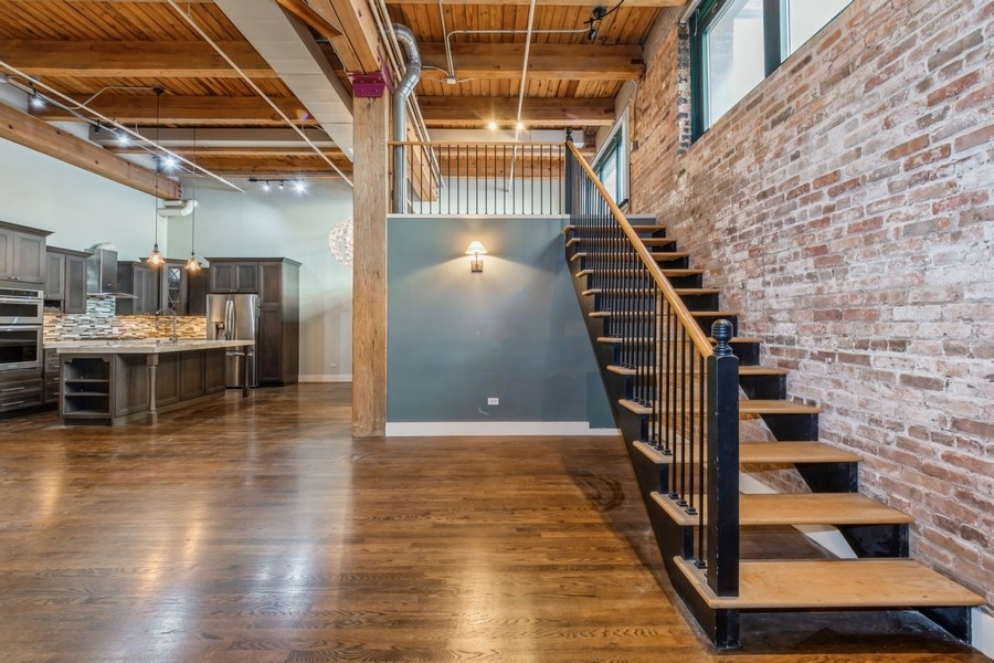 1727 S Indiana Avenue Unit: 105