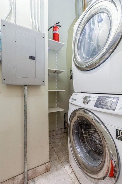 1727 S Indiana Avenue Unit: 105