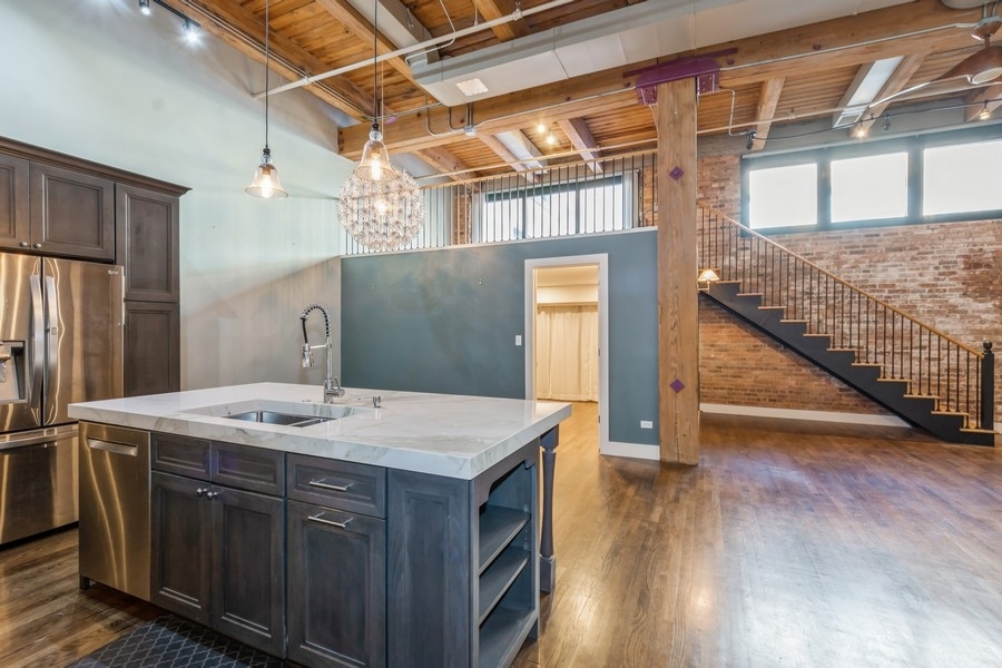 1727 S Indiana Avenue Unit: 105