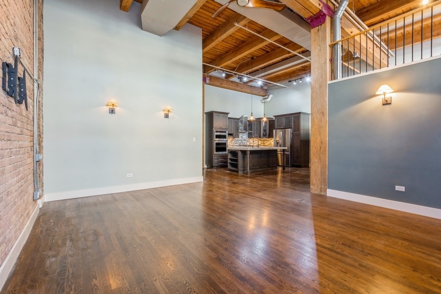 1727 S Indiana Avenue Unit: 105