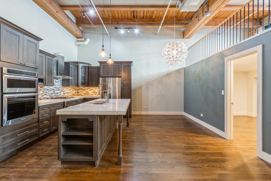 1727 S Indiana Avenue Unit: 105