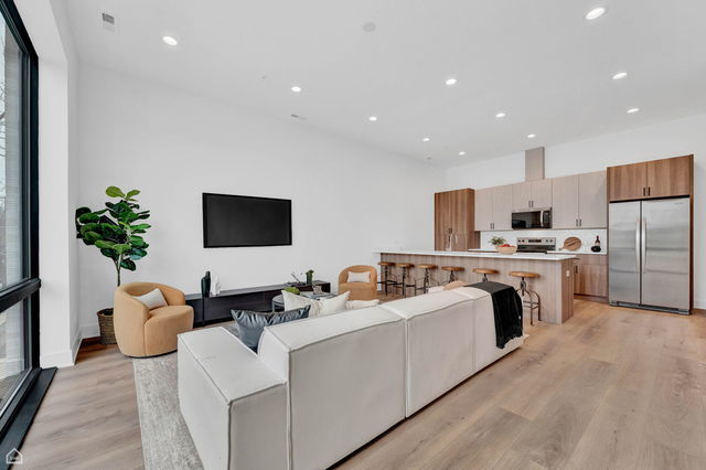 1615 W 13 Street Unit: 301