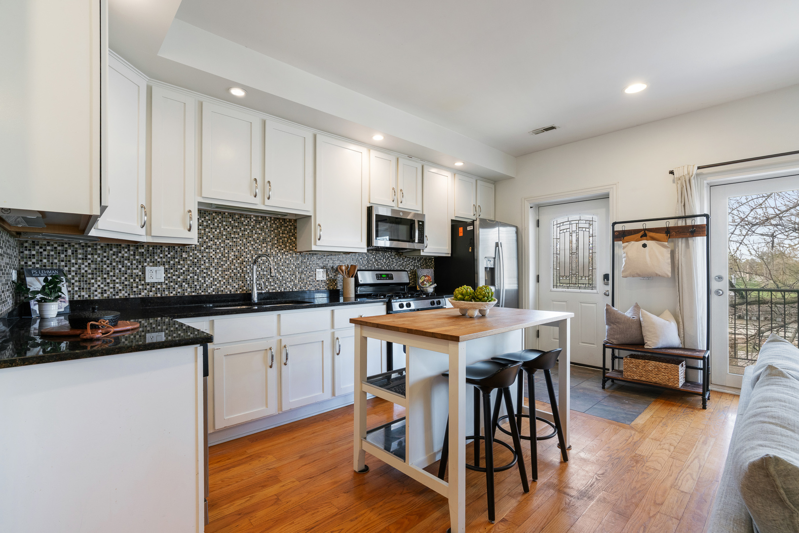 4038 N Kenmore Avenue Unit: 3