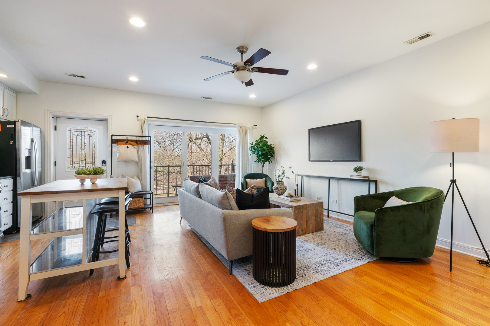 4038 N Kenmore Avenue Unit: 3