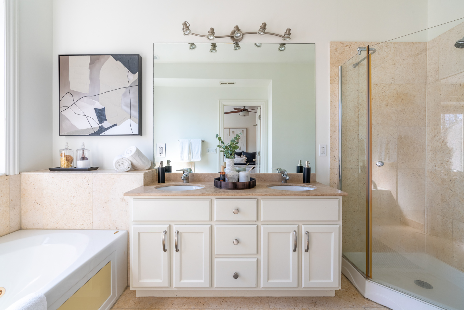 4038 N Kenmore Avenue Unit: 3