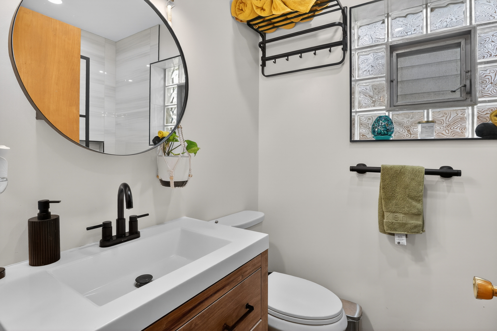 3138 N Richmond Street