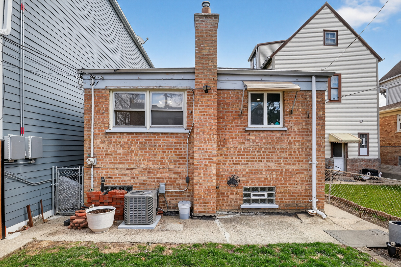 3138 N Richmond Street