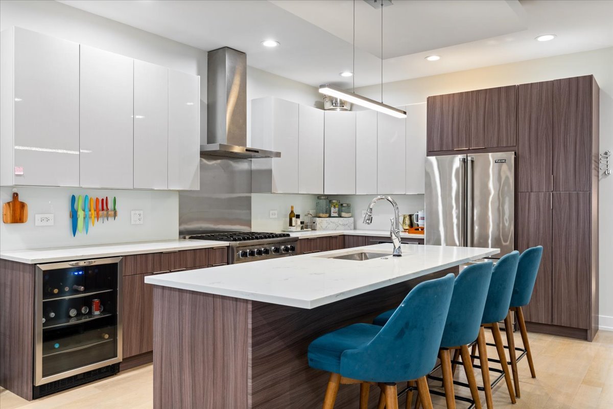 3033 N Clybourn Avenue Unit: 1