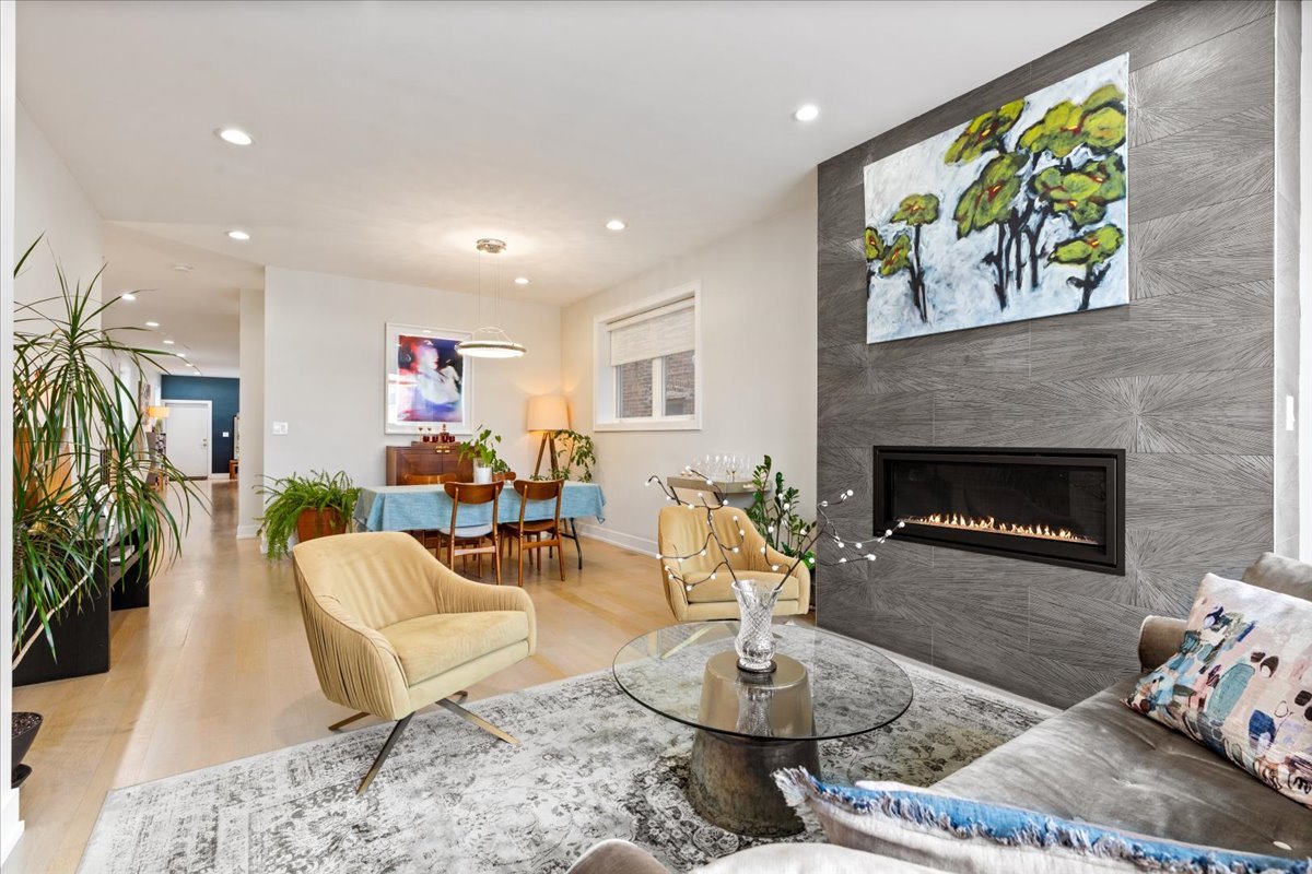 3033 N Clybourn Avenue Unit: 1