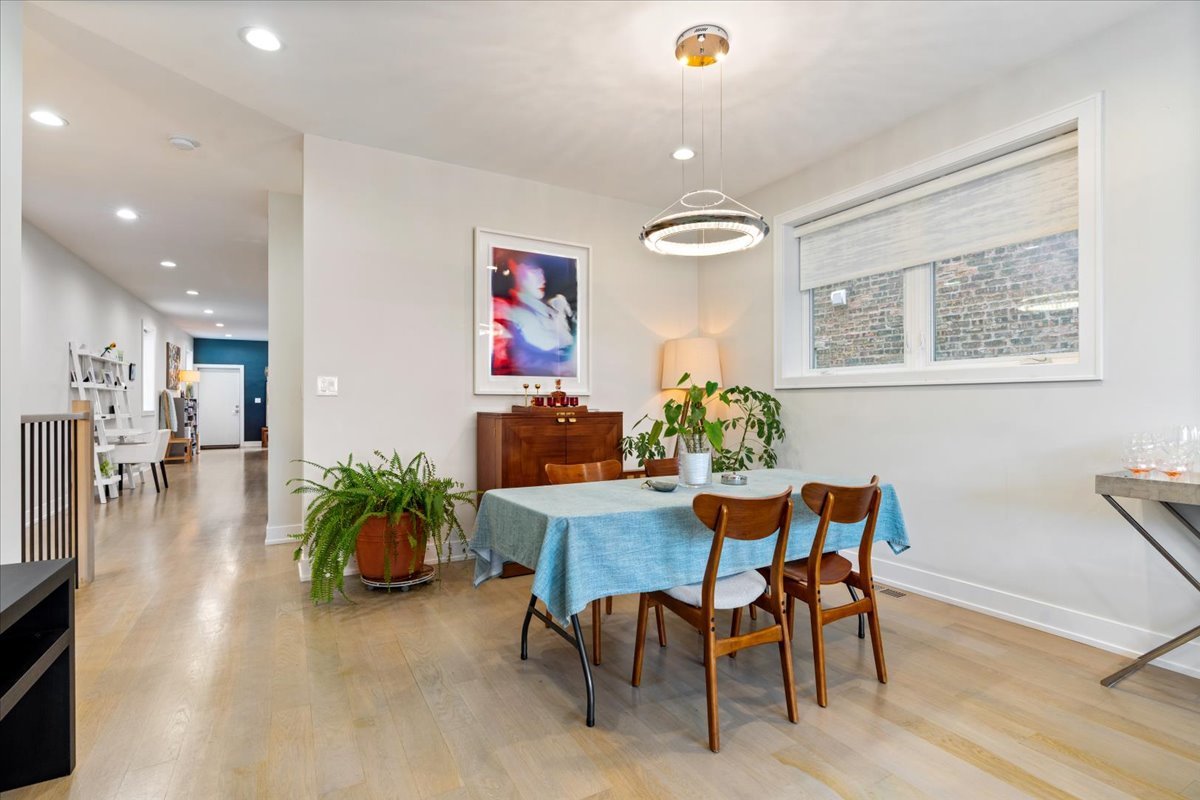 3033 N Clybourn Avenue Unit: 1