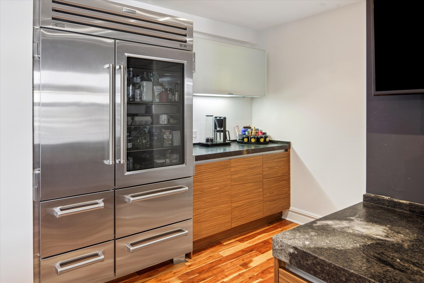 3500 N LAKE SHORE Drive Unit: 6D