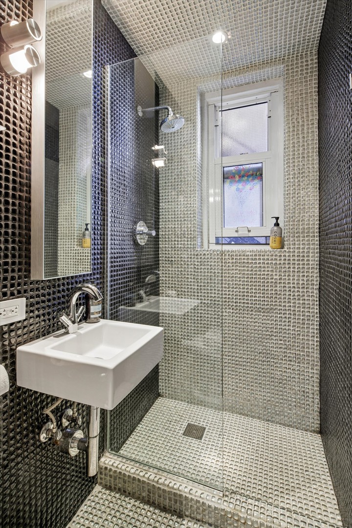 3500 N LAKE SHORE Drive Unit: 6D