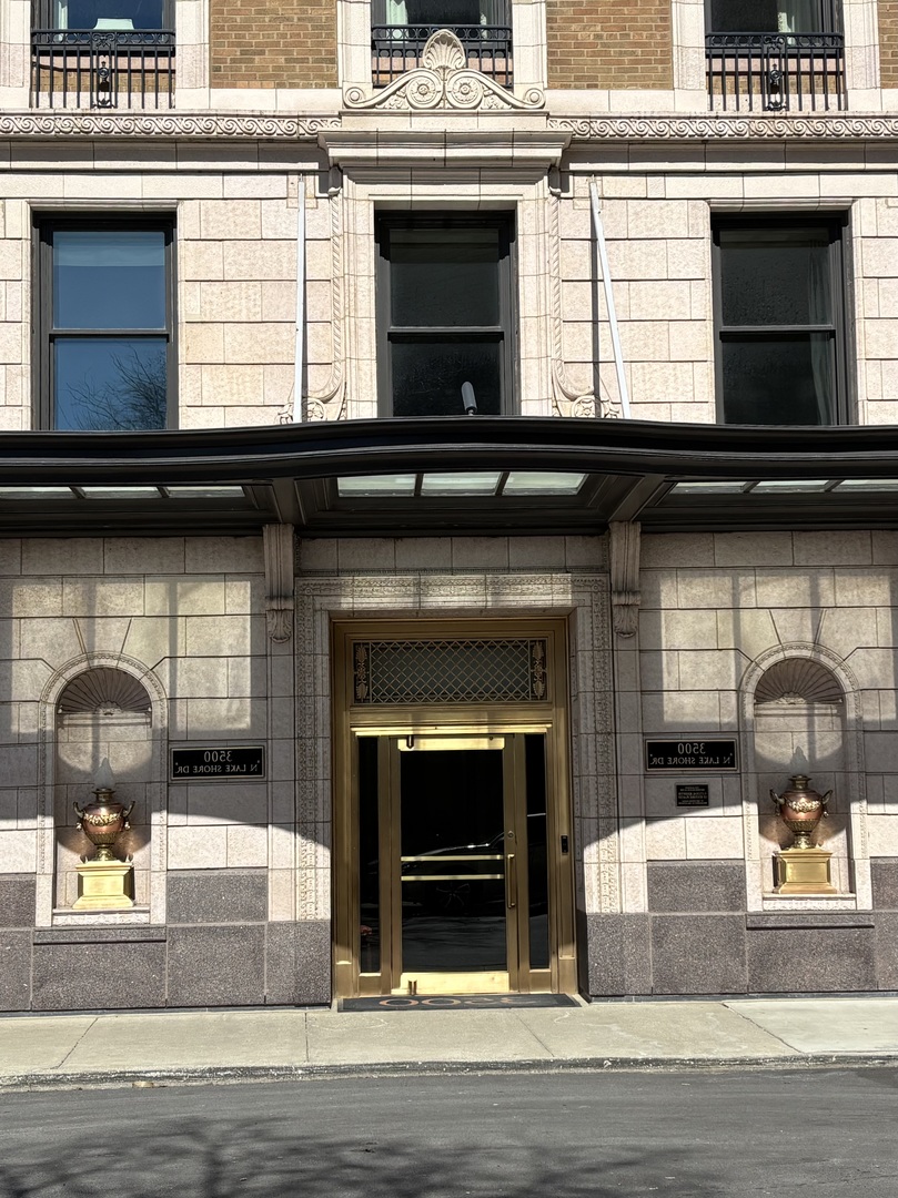 3500 N LAKE SHORE Drive Unit: 6D