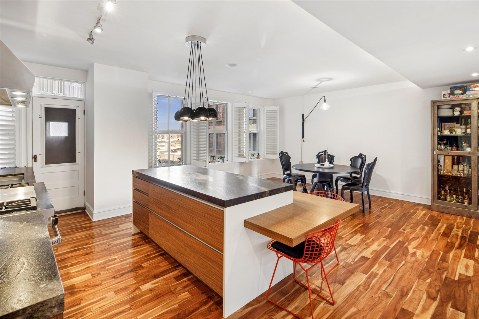 3500 N LAKE SHORE Drive Unit: 6D