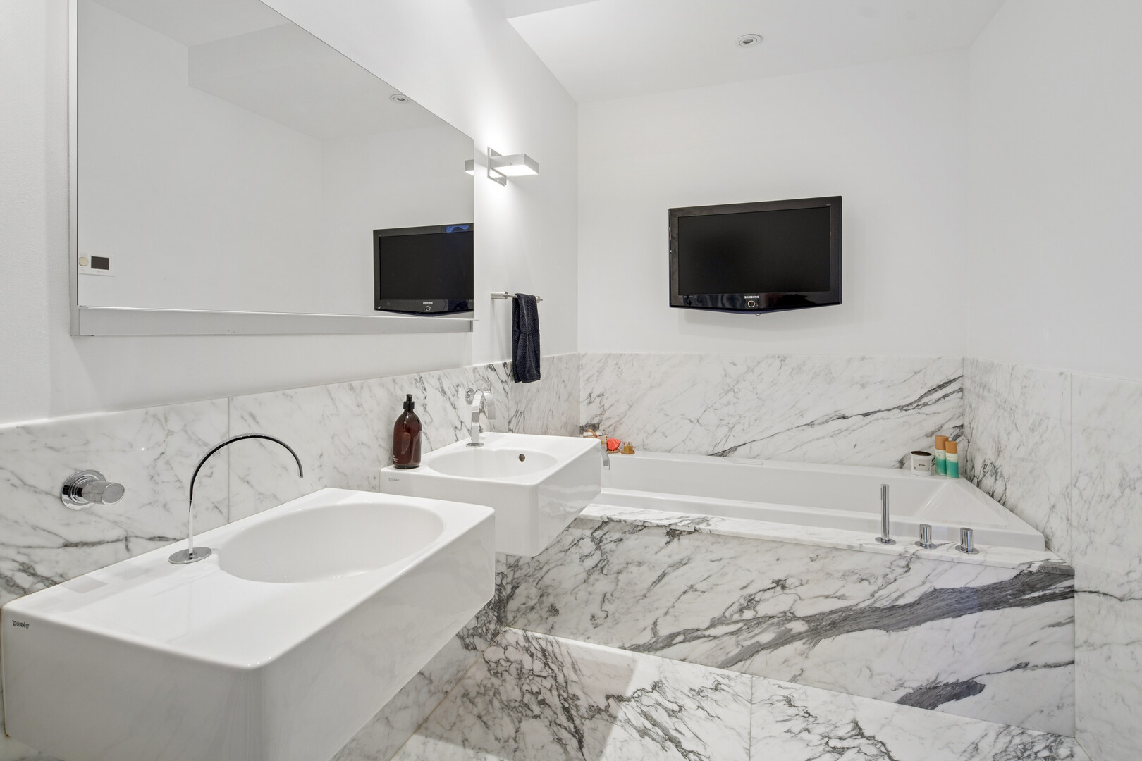 3500 N LAKE SHORE Drive Unit: 6D