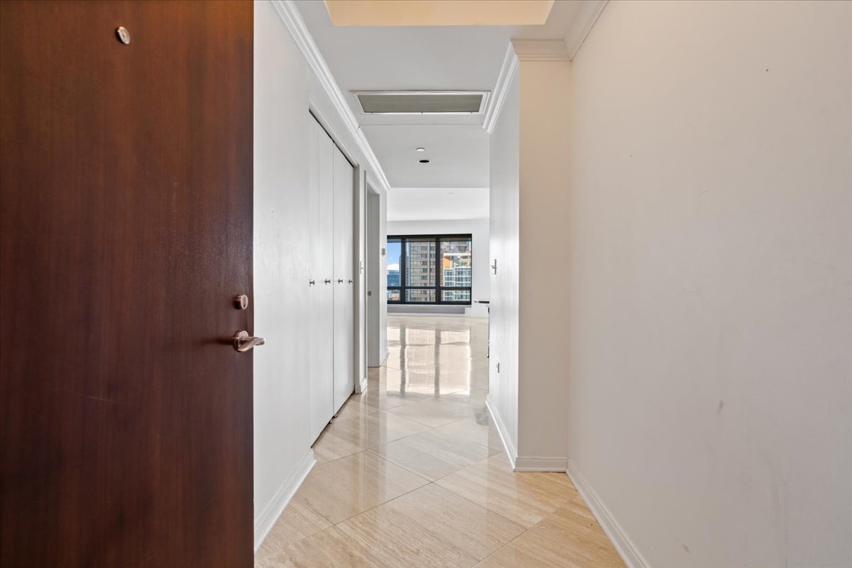 130 N GARLAND Court Unit: 3702