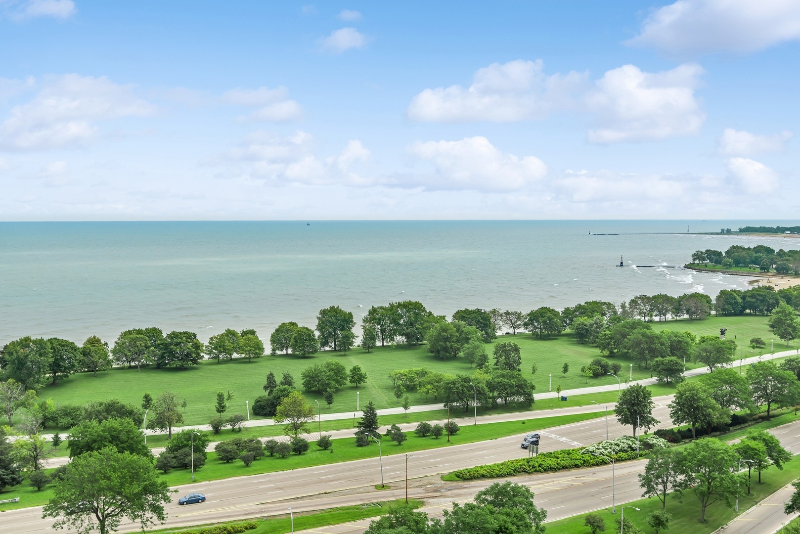 5555 N SHERIDAN Road Unit: 1017