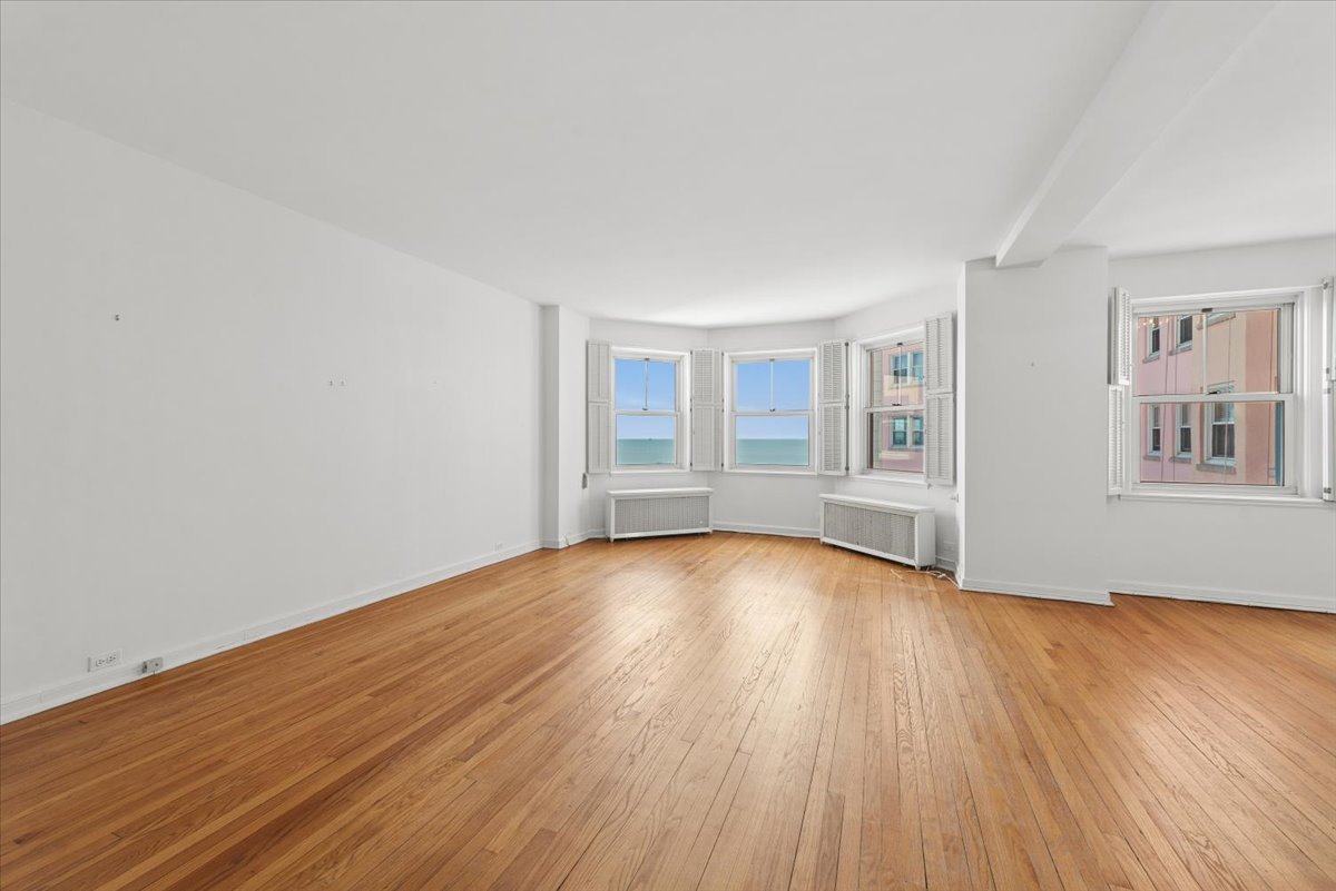 5555 N SHERIDAN Road Unit: 1017