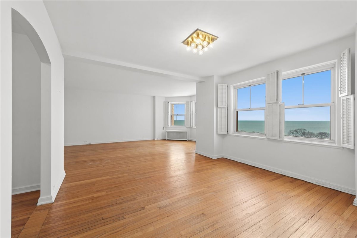 5555 N SHERIDAN Road Unit: 1017