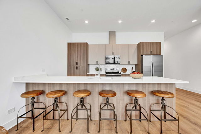 1606 W Hastings Street Unit: 301