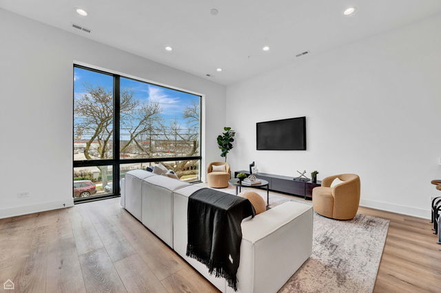 1606 W Hastings Street Unit: 301