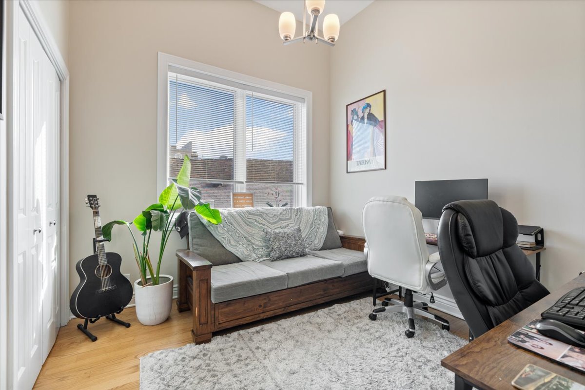 1541 N Artesian Avenue Unit: 3