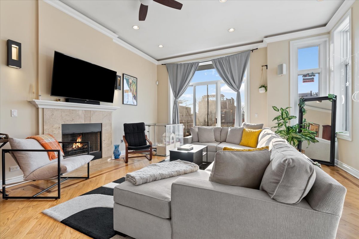 1541 N Artesian Avenue Unit: 3