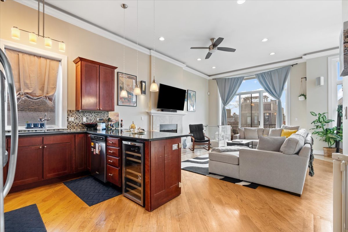 1541 N Artesian Avenue Unit: 3