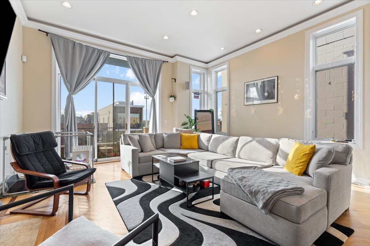 1541 N Artesian Avenue Unit: 3