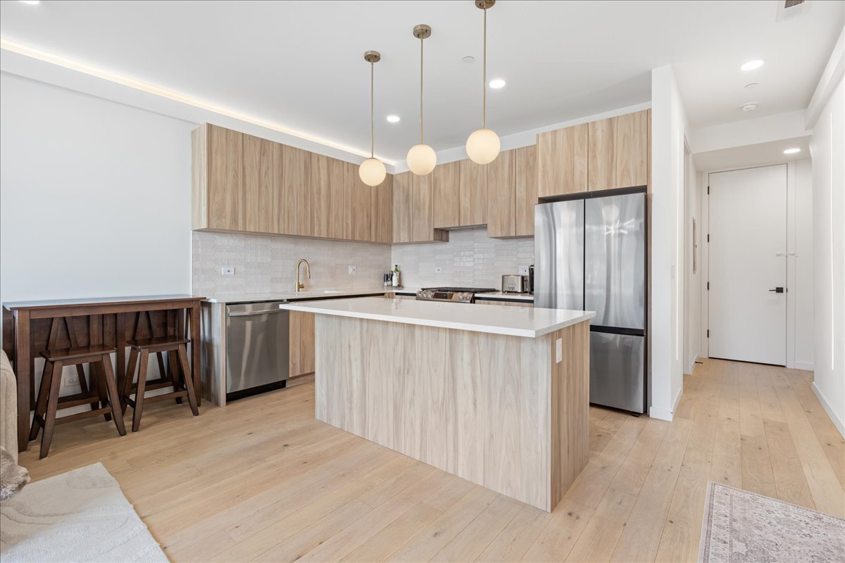 2611 W Haddon Avenue Unit: 2