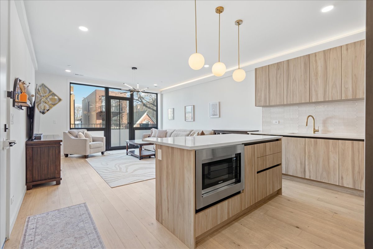 2611 W Haddon Avenue Unit: 2