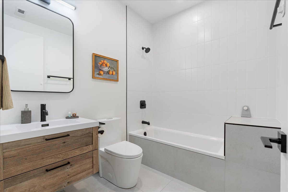 2611 W Haddon Avenue Unit: 2