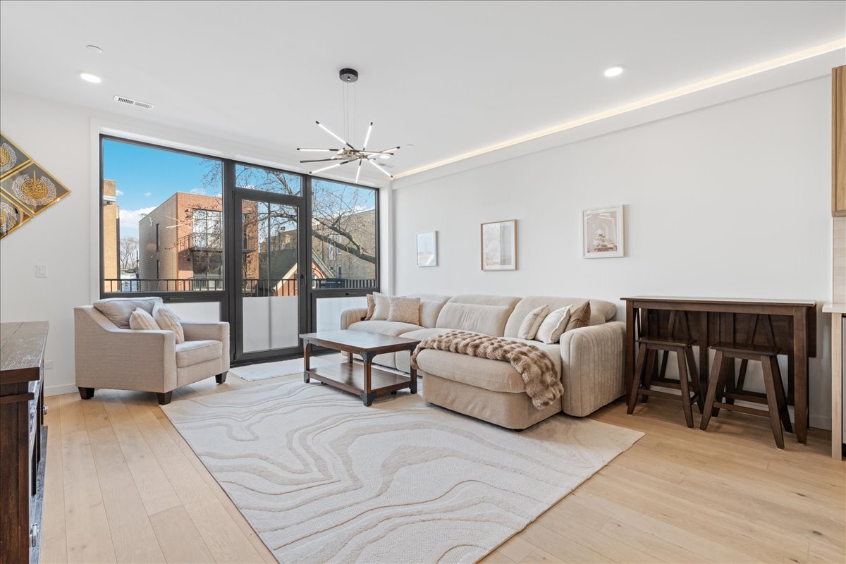 2611 W Haddon Avenue Unit: 2