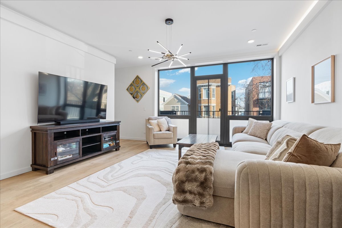 2611 W Haddon Avenue Unit: 2