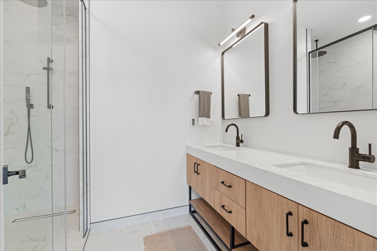 2611 W Haddon Avenue Unit: 2